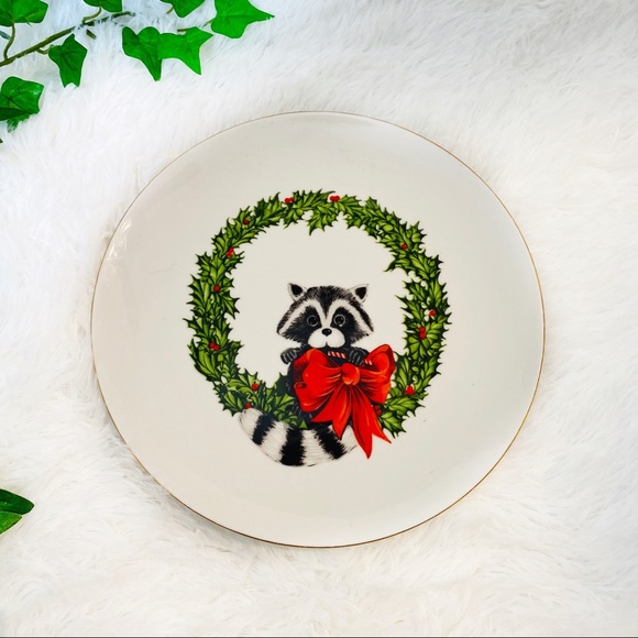 Vintage Lotus Holiday Raccoon And Christmas Wreath Dinner Decorative Plate - Picture 1 of 5